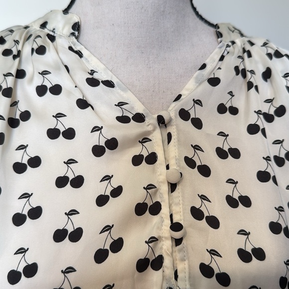 On 34th Printed Pleated Smocked-Cuff Black Cherry‎ Retro Print Blouse SZ Medium - Picture 2 of 7